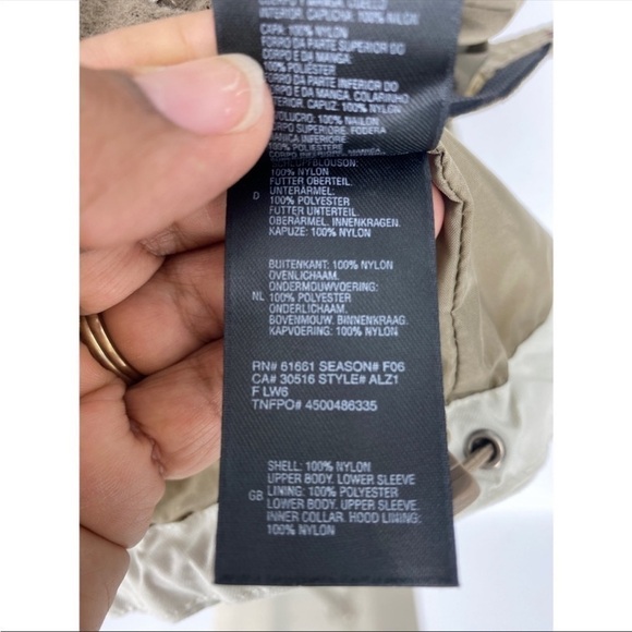 The North Face Colorblock Hooded Zip Up Jacket - Picture 9 of 11